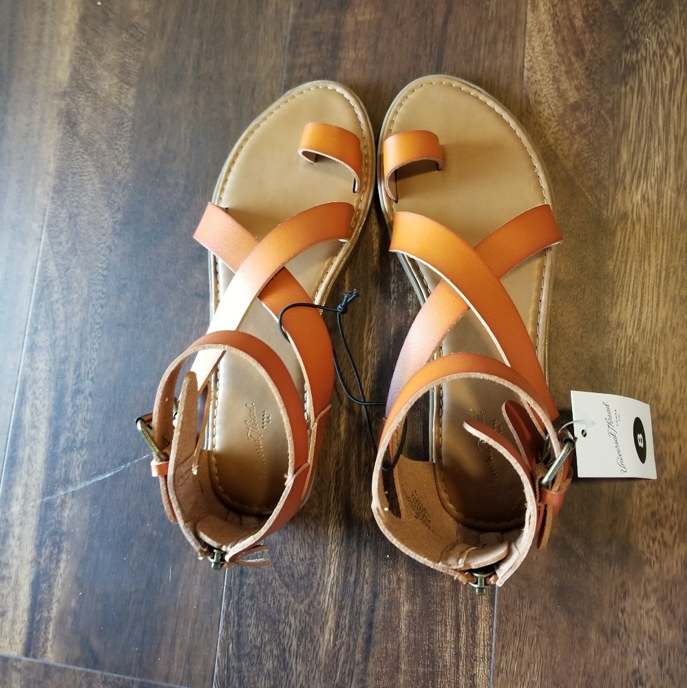 UNIVERSAL THREAD. Cognac gladiator sandal